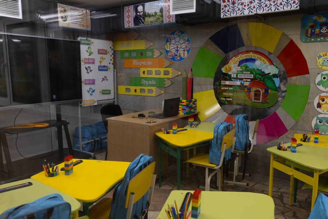 Füze saldırılarının gölgesinde yeni eğitim yılı: Ukrayna'da ilk ders zili metroda çaldı 31